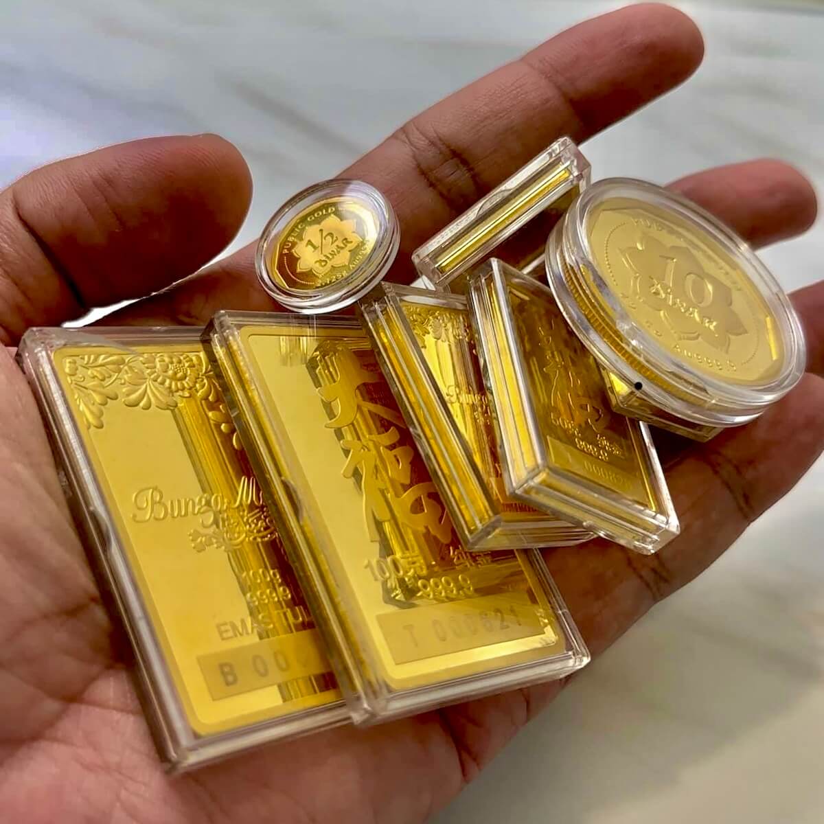 Harga Emas Naik Turun